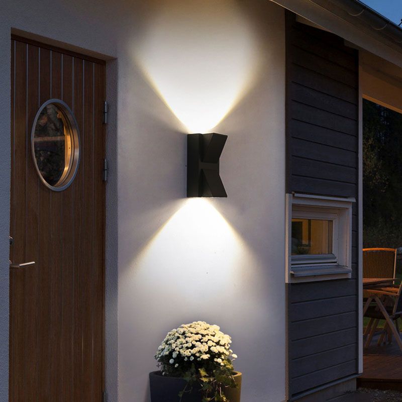Modern Style Wall Mount Light Black LED Wall Sconce Light with Aluminum for Patio