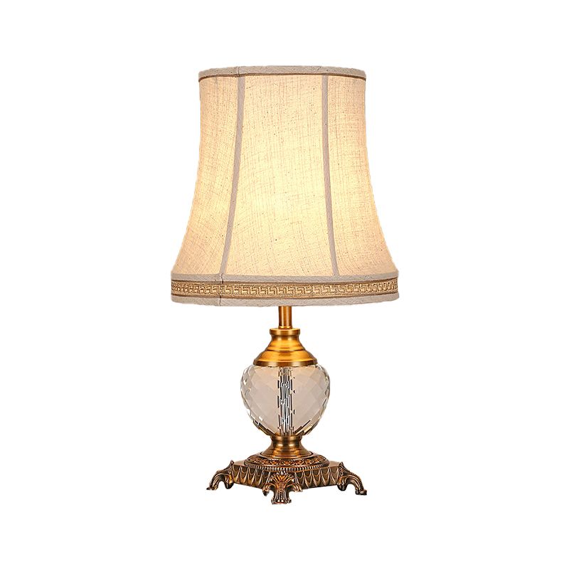 Bell Stofftischlampe moderne 1 Kopf Beige Schreibtisch hell, geschnitzte Bronze -Metall -Basis