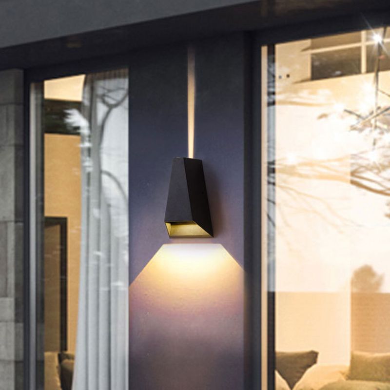 Modern Style Geometric Shade Wall Lighting Metal 2 Lights Sconce Lamp in Black