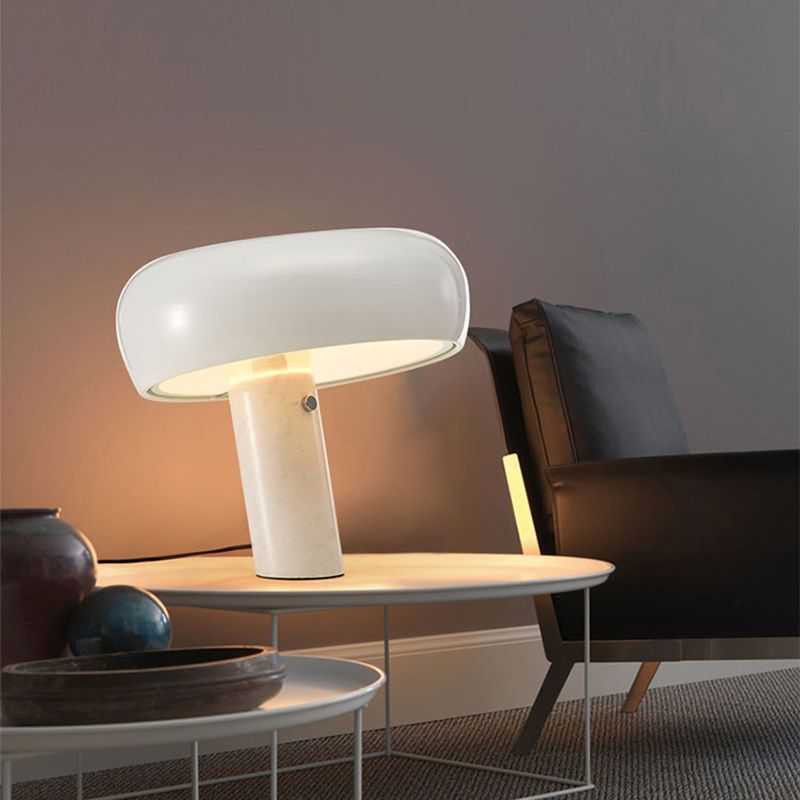 Lampada da tavolo Macaron colorata nordica Lampada da scrivania in stile moderno per camera da letto studio