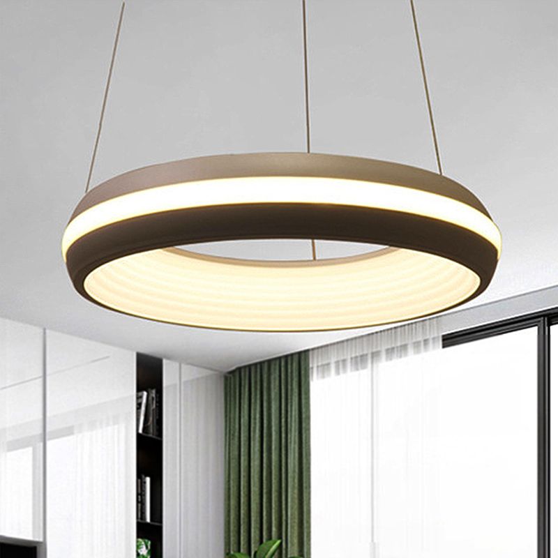 Donut Metal Metal Modernista LED White/Grey Hanging Lighture en tercera marcha, 19 "/25" de ancho