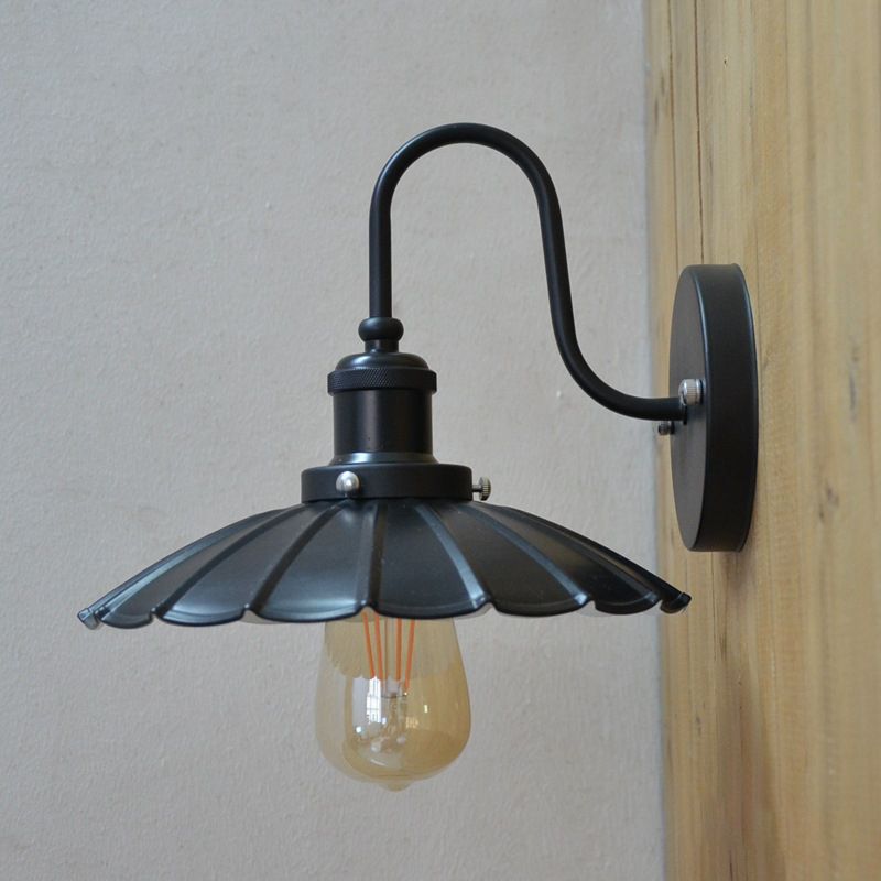 1-bulbo parete appeso Light Warehouse Il letto a parete da comodino con tonalità in metallo conico in nero