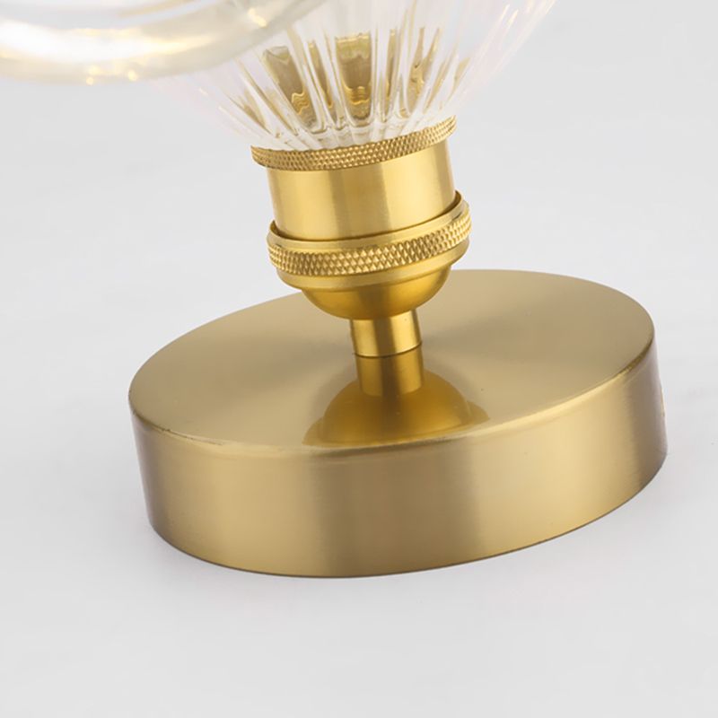 Minimalistische halbbündige Deckenleuchte mit goldenem Blumenmuster und Glasschirm