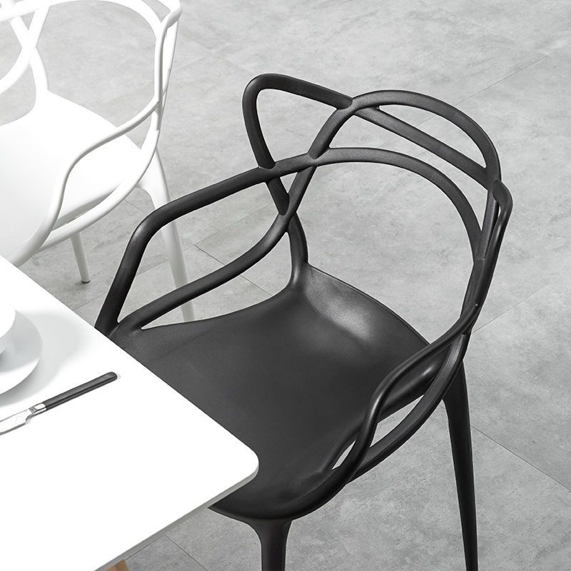 Chaise latérale de salle à manger à dossier ouvert en plastique nordique 33" H dinant la chaise pour le restaurant