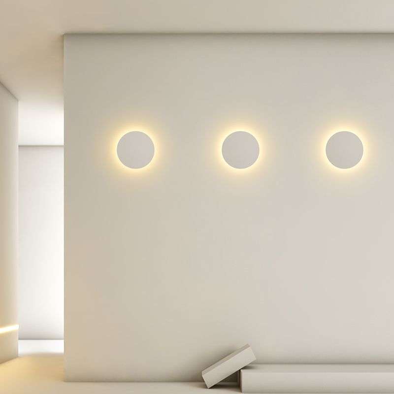 Round Shape Metal Wall Light Modern Style 1 Light Wall Mount Light in White