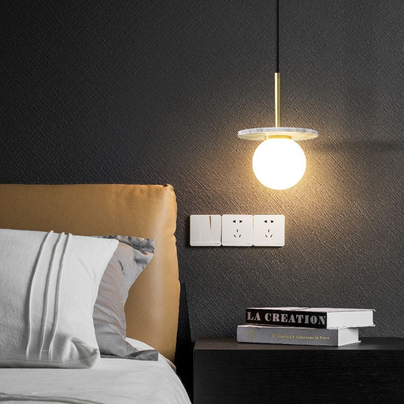 Natürlicher Marmor kleiner Anhänger Licht moderne 1-Kopf-Federlampe mit weißem Glasschatten