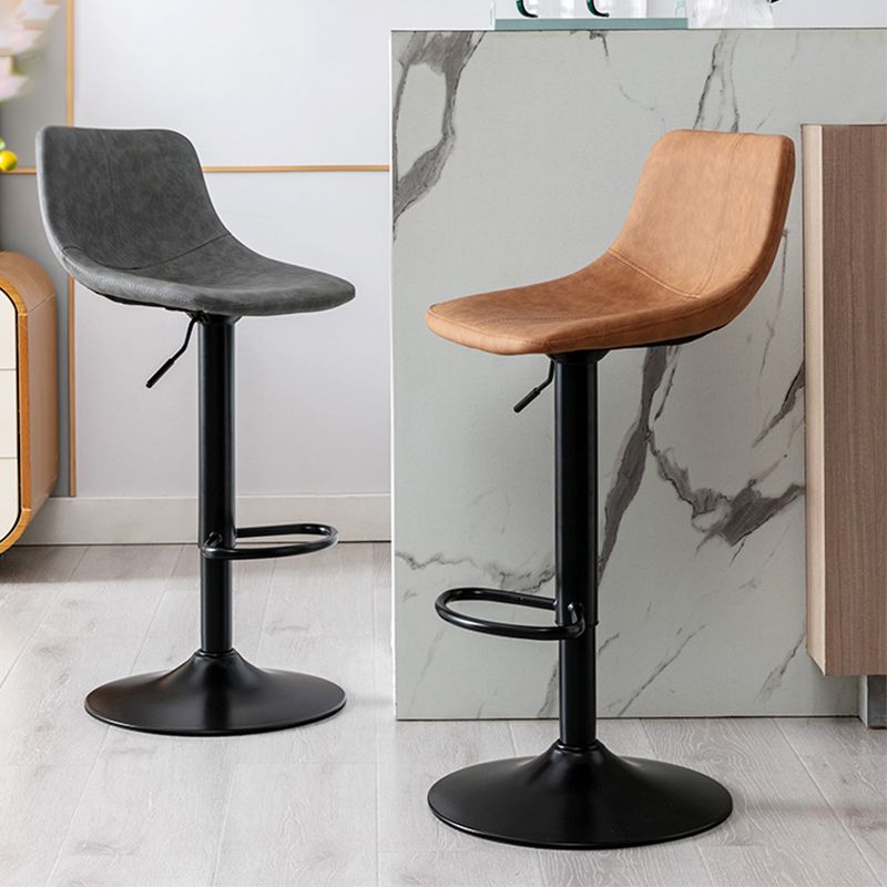 Industrial Bar and Counter Stool Low Back Stool with Pedestal Base in Black