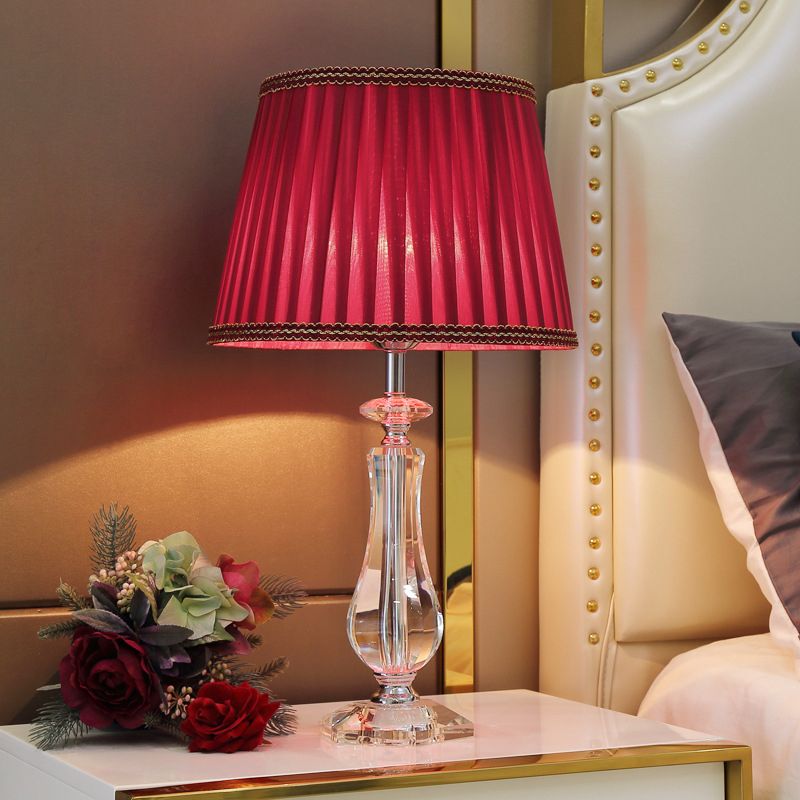 1 hoofd uitlopende/geplooide schaduwtafellamp Traditioneel beige beige/bordeaux/hemelblauwe stof nachtkastje lamp met kristallen kolom