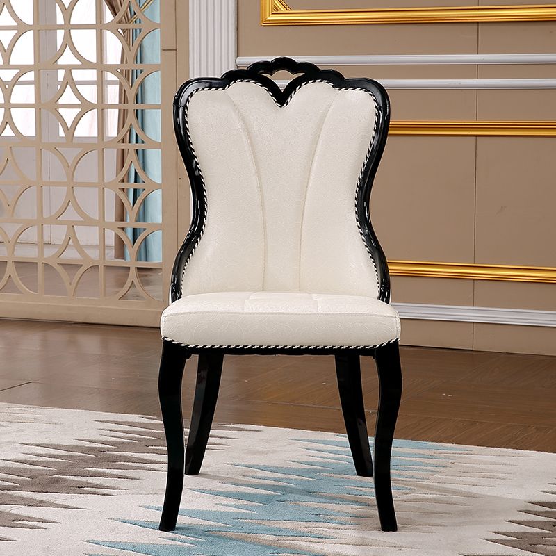 Chaise latéral sans bras rembourrée de style Scandinave Chaise de restauration à dos solide pour usage à domicile