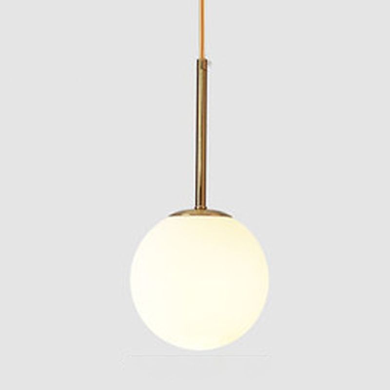 Forme sphérique Éclairage suspendu en verre de style moderne 1 lampe suspendue légère pour le salon