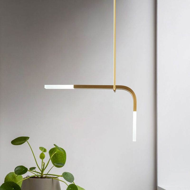 Metallic Bend Hanging Lighting Minimalistische LED -plafond hanger lamp in messing over eettafel