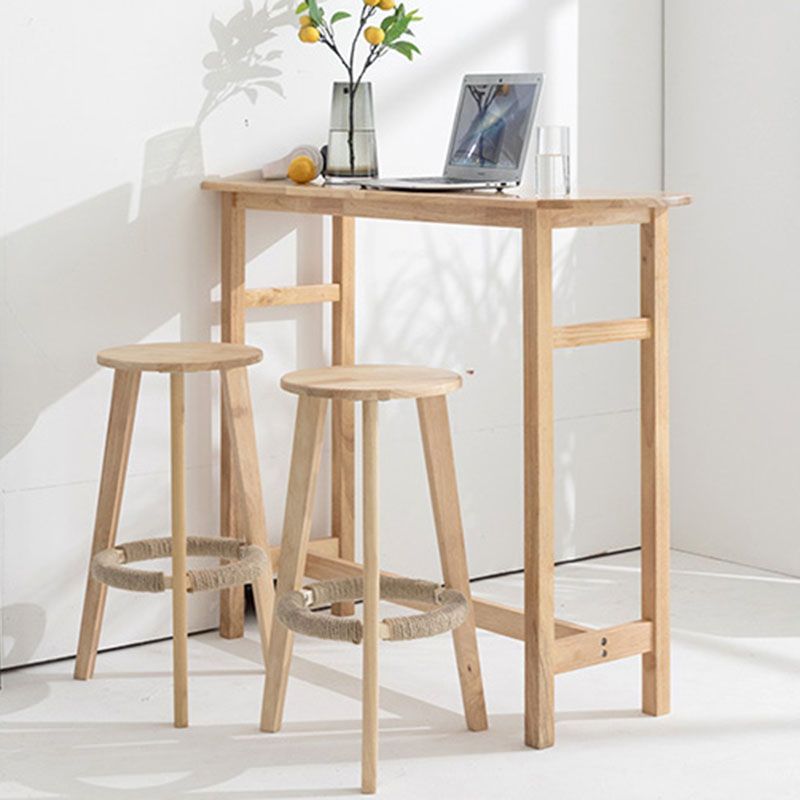 Taburete de bar simple apilable industrial de madera de caucho, taburete alto para interiores con asiento redondo