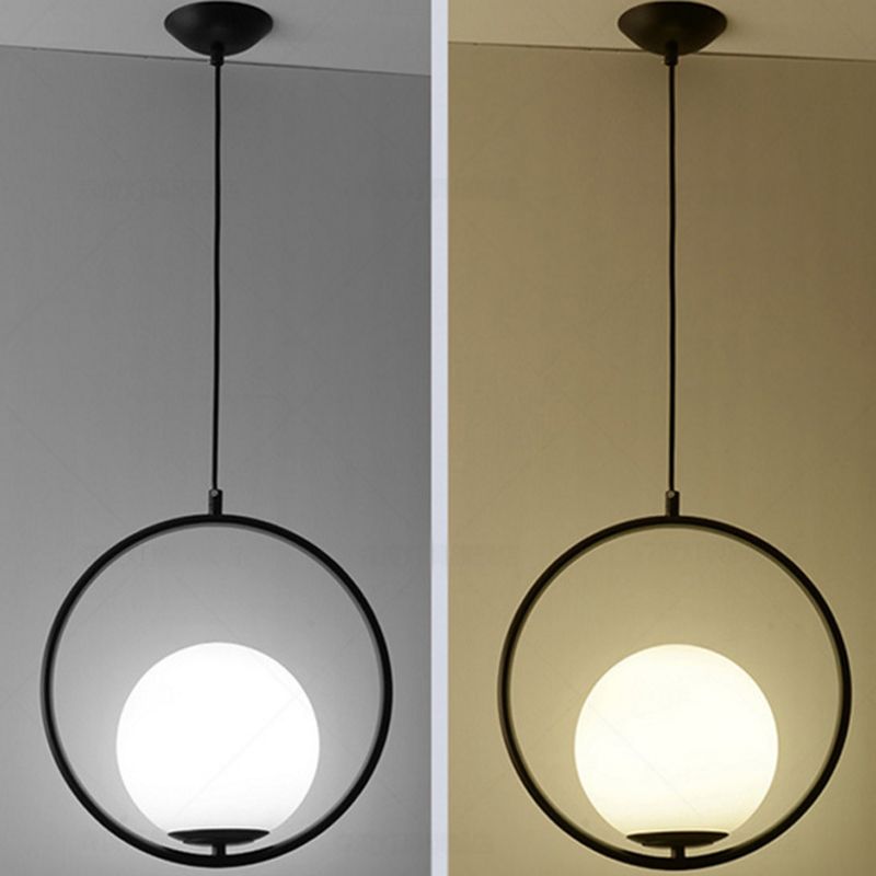 Anello metallico a pendente a sospensione a sospensione a sospensione Bianco di illuminazione a tonalità in vetro bianco con filo regolabile da 47 "