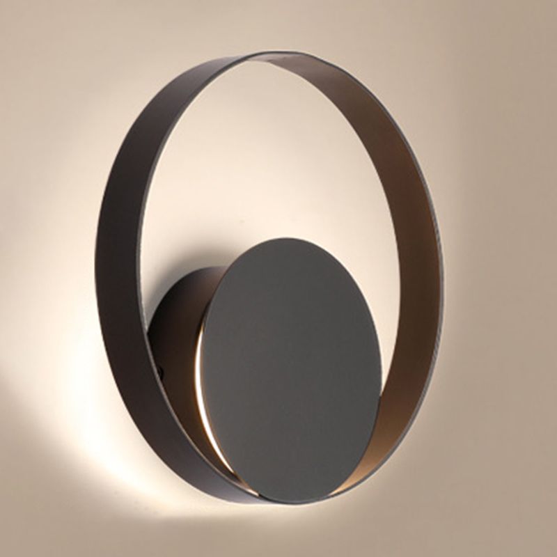 Round Shape Wall Lamp Modern Style Metal 1 Light Sconce in White and Black