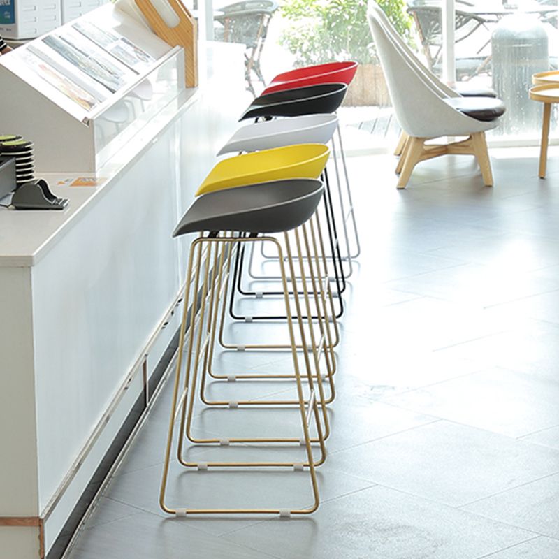 Contemporary Plastic Armless Bar Stool Low Back Bar Height Stool with Metal Frame