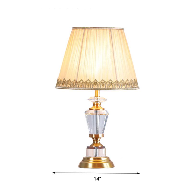 Beige Drum Nachttischlampe traditioneller Stoff 1 leichte Schlafzimmertischlicht mit Kristallakzent
