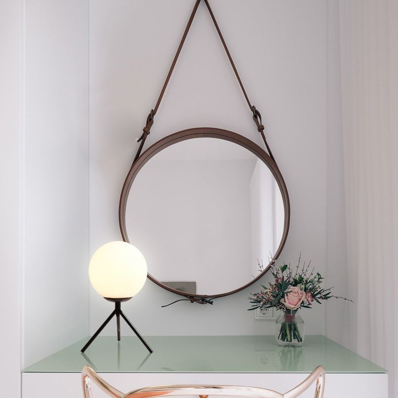 Lampada da tavolo minimalista con paralume a globo in vetro bianco, 1 lampadina, treppiede, camera da letto, comodino