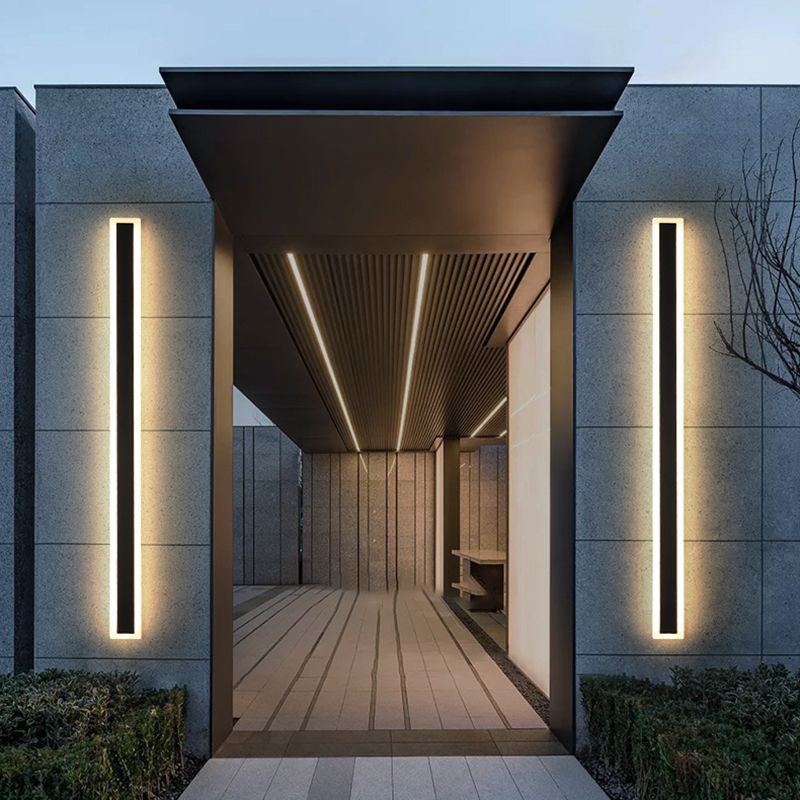 1 Light Linear Wall Sconce Contemporary Metal Wall Mounted Lighting in Black