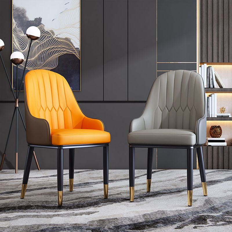 Silla auxiliar de comedor de estilo escandinavo de metal, silla con respaldo sólido acolchado para comedor con brazo