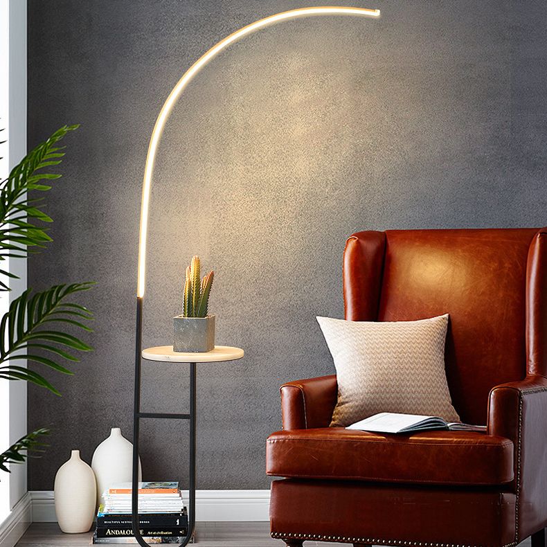 Lampada per pavimenti per pavimentazione a curva nera e oro Modern LED ACRILICO LED LIGHT con vassoio