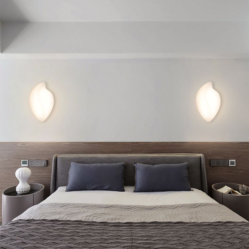 Single Modernism White Wall Mounted Sconce Acrylic Wall Light for Bedroom