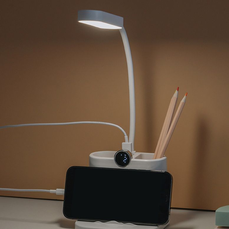 Luz de mesa moderna Luz de mesa con puerto USB Plastic 1 Lámpara de mesa de luz