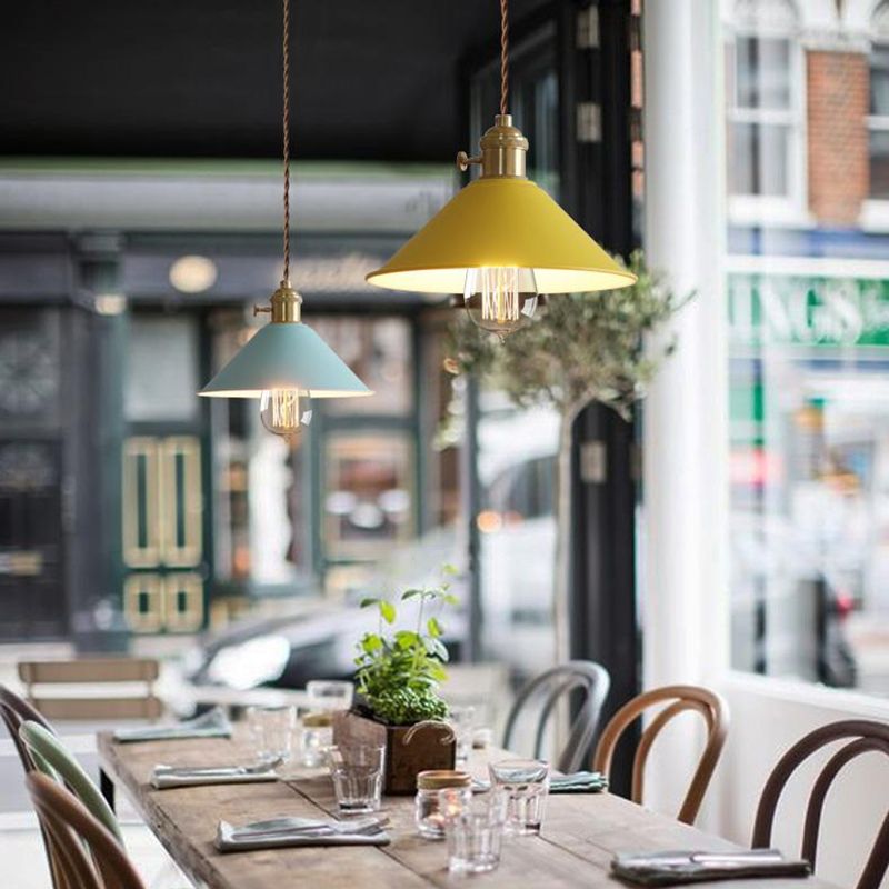 Cône Cone Hanging Lighting Modern Style Metal 1-Light suspendu lampe pour chambre à coucher