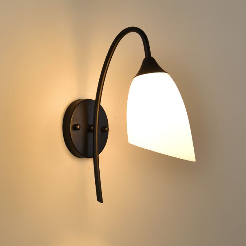Finitura nera Luce da parete a collo di allevamento Rustico in metallo rustico 1 lampadina per la lampadina con tonalità in vetro di latte