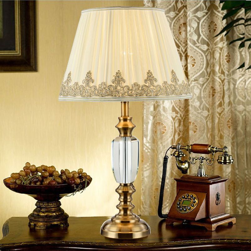 Beige Flare Desk Light Modernist 1 Bulb Fabric Night Table Lamp met metalen basis