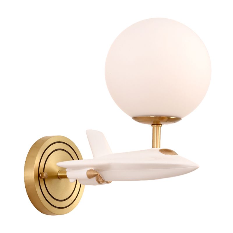 Base spaceship Kids Base Gold Wall Light Seguit 1/2 Bulbi Sconce Light con tonalità in vetro Cream Globe in bianco e oro