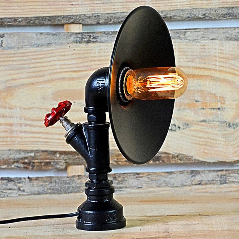 Industrial Flared Shade Night Lampe 1-Bulb-Eisentischlicht in Schwarz mit dekorativem rotem Ventil