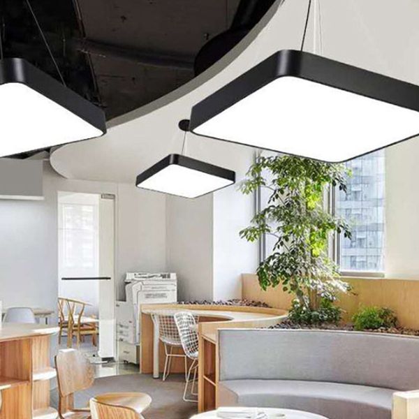 Metalen vierkante vorm hangend licht modern 1 licht spoelbevestiging verlichtingsarmaturen in zwart