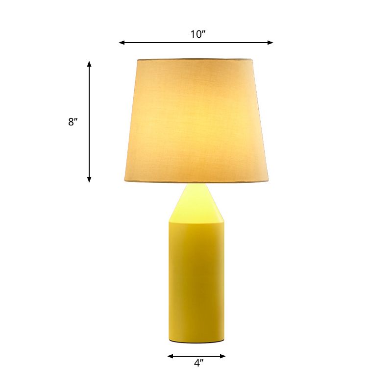 Moderne makkaronfarbene Schreibtisch Leuchtstift 1 Kopfstofftischlampe mit sich verjüngter Schatten für das Restaurant