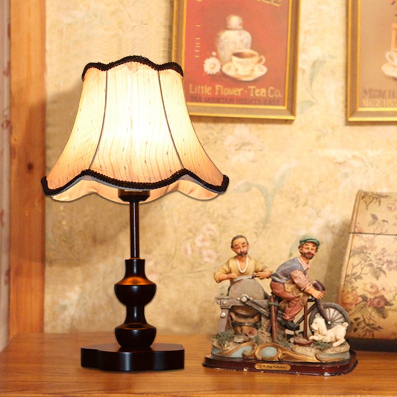 Traditionele wijd uitlopende nachtlamp