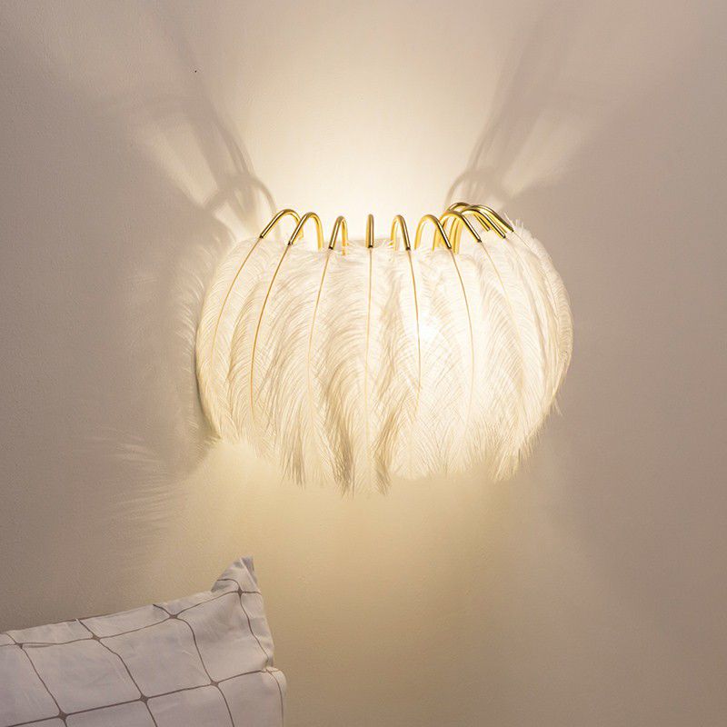 Lucitura per illuminazione con applique con profumi Curved Gold Simplicity lampada da parete con piuma singola per comodino