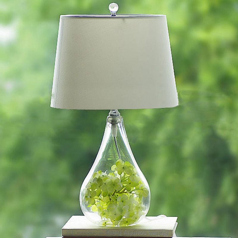 Nordic Empire Sombra Mesa Ligera de tela de tela simple Lámpara de noche con base de vidrio transparente en blanco