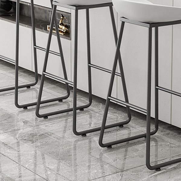 Contemporary Indoor Metal Legs Low Back Bucket Seat Bar Stool