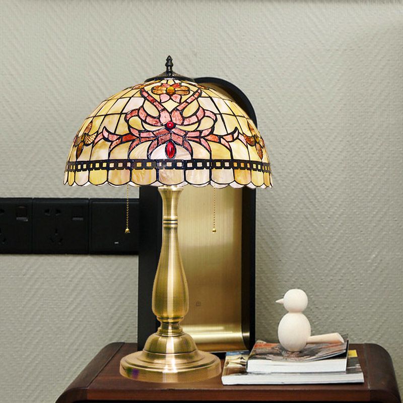 Lampada da tavolo floreale con finiture a griglia Lampada da comodino vintage a conchiglia a 2 teste con catena in oro spazzolato per comodino
