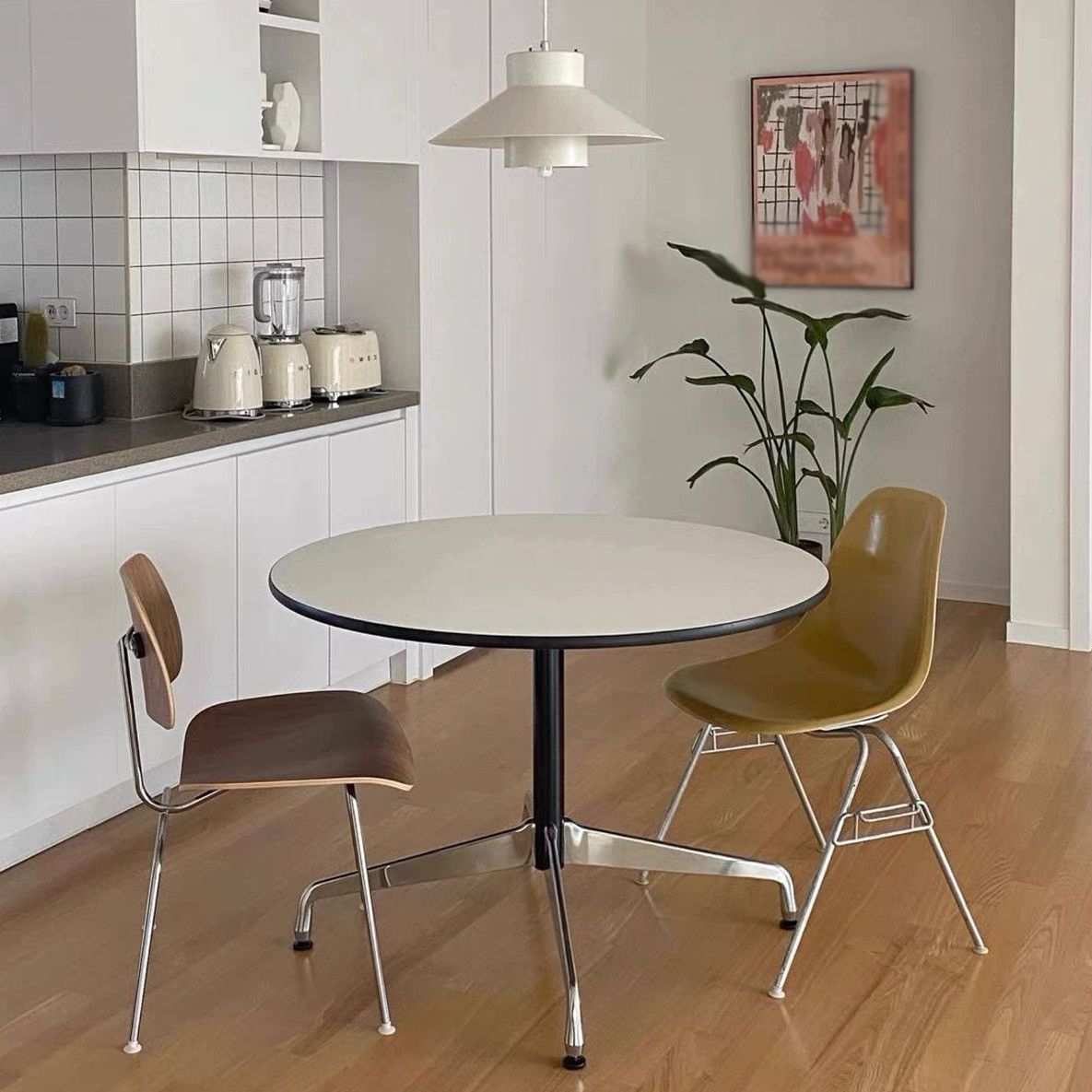 Tavolo da pranzo rotondo contemporaneo in metallo tavolo da pranzo in legno con piedistallo