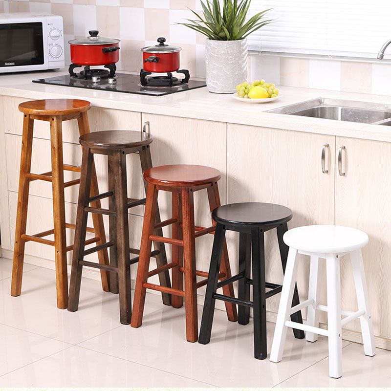 Moderner Barhocker aus Holz ohne Rückenlehne, Barhocker aus Holz mit Sitz und Pedal aus Holz