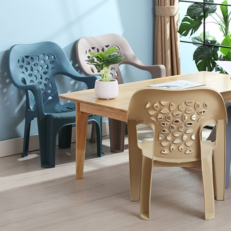 Sillas plásticas contemporáneas del comedor que cenan la silla apilable del brazo para el uso en el hogar