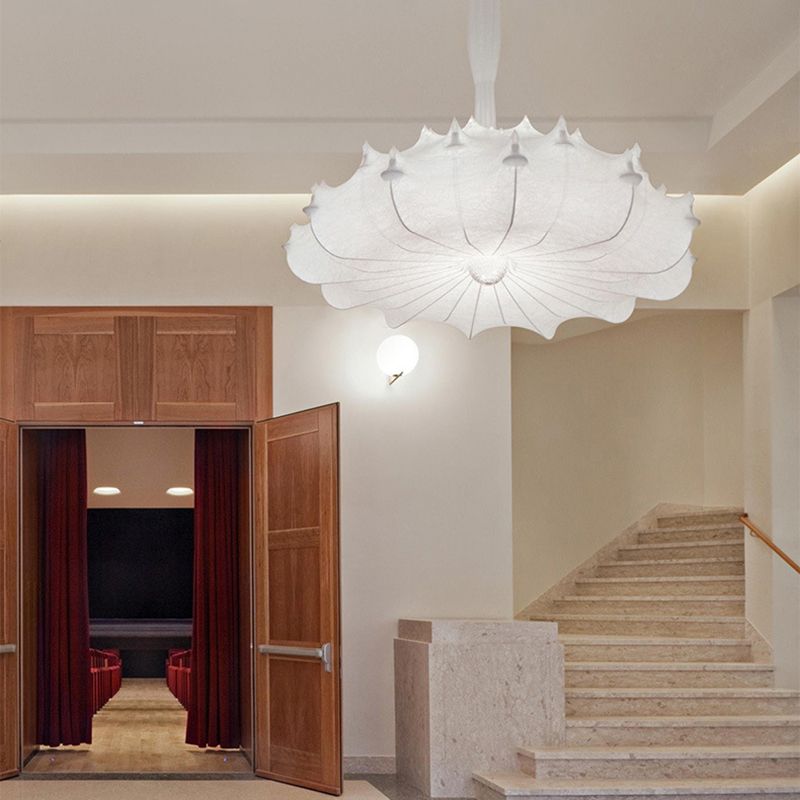 Pendante blanche en soie dans le style de luxe moderne du style de luxe à tambour en fer punaid pour les espaces intérieurs