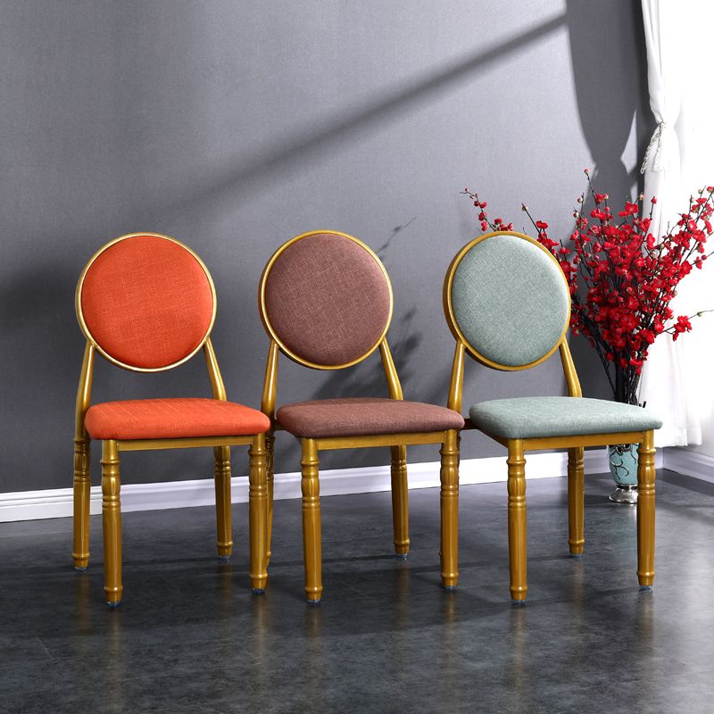Silla lateral casera escandinava Silla lateral de comedor tapizada de metal con respaldo abierto