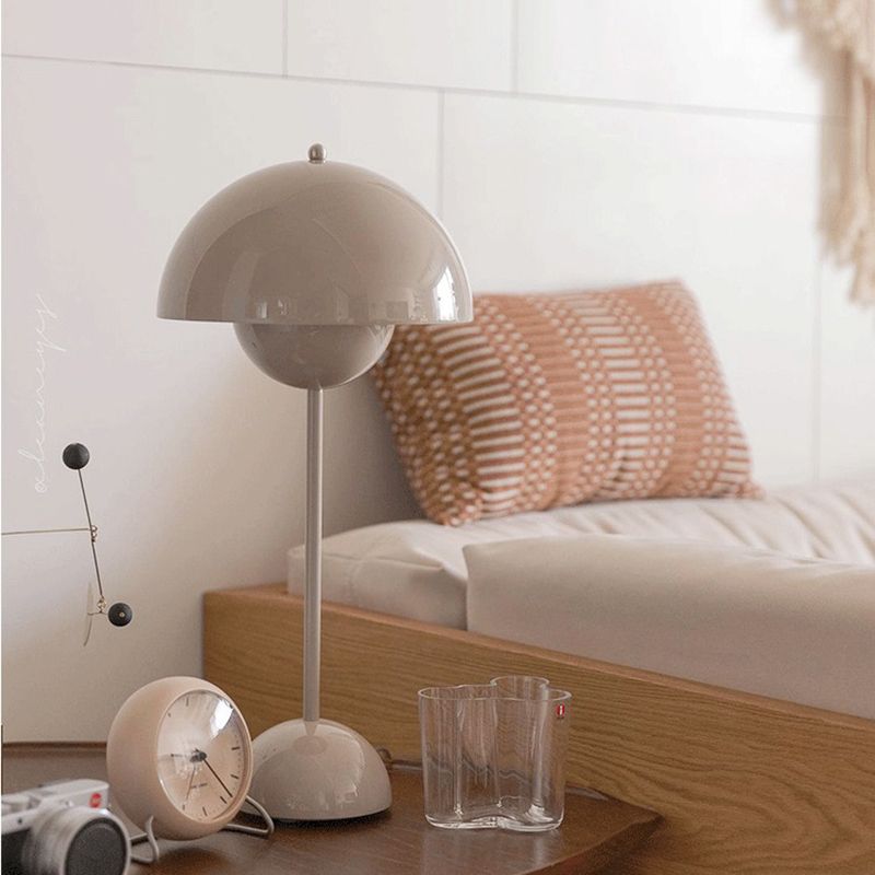 Nordic Style Metal Table Lampe Champignon Colorful Bulb Table Light pour la chambre
