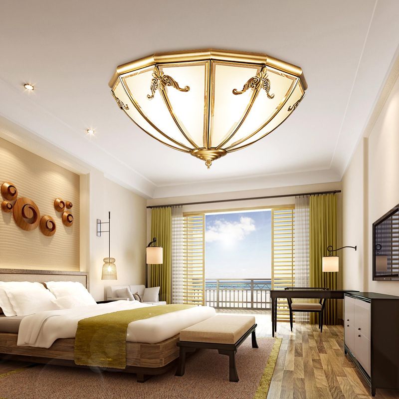 Illuminazione tradizionale invertita vicino al soffitto Illuminazione da incasso in vetro in ottone