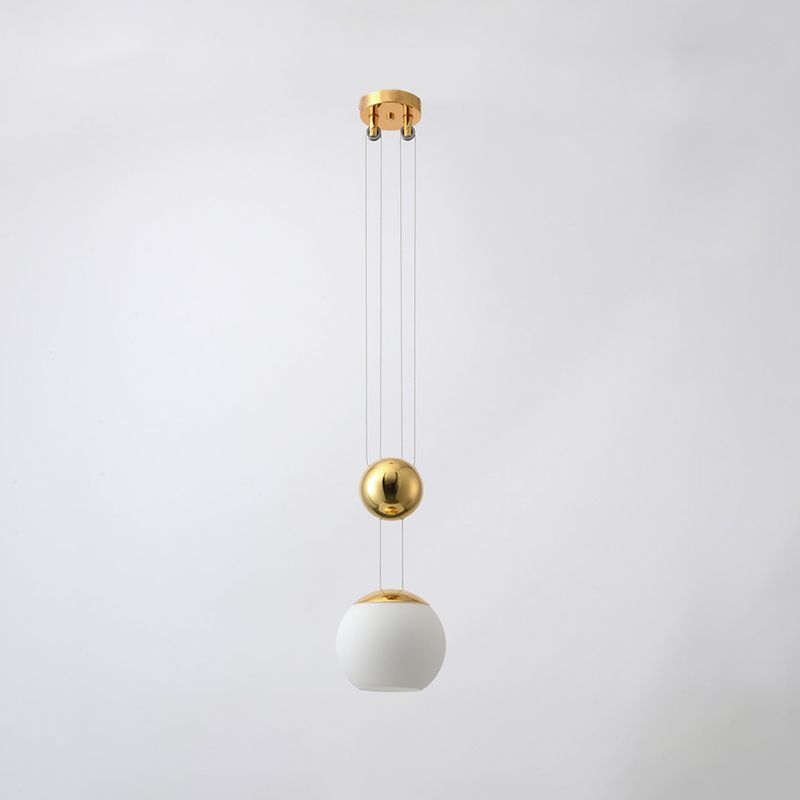 Sphère en verre crème Éclairage pendentif moderne 1 tête en or finition plafond suspendu lampe à plafond pour restaurant