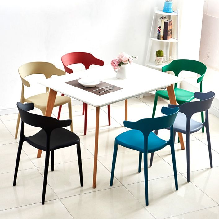 Nordic Armrest Stackable Acrylic Chair with Acrylic Legs for Dining Room