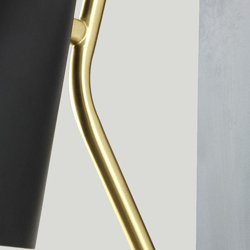 Moderna lampada a parete conica a parete singola creativa a parete singola per camera da letto