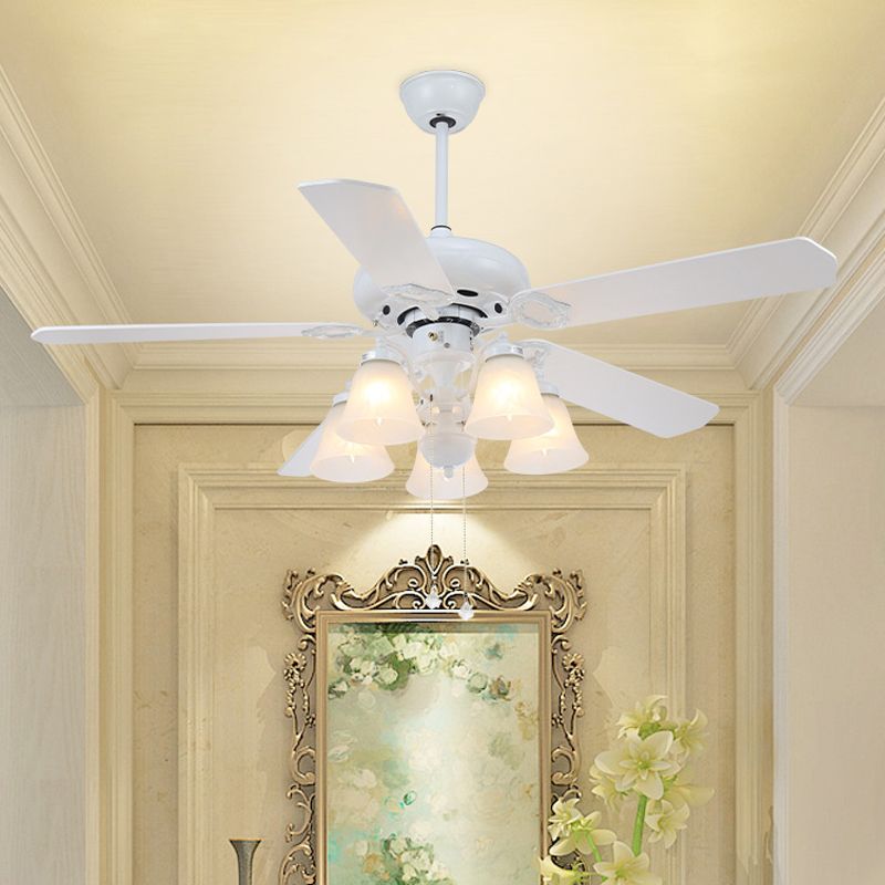 White 5 luces colgando ventilador de ventilador modernista ópalo lámpara de semi descarga con 5 cuchillas para sala de estar, 48 "W