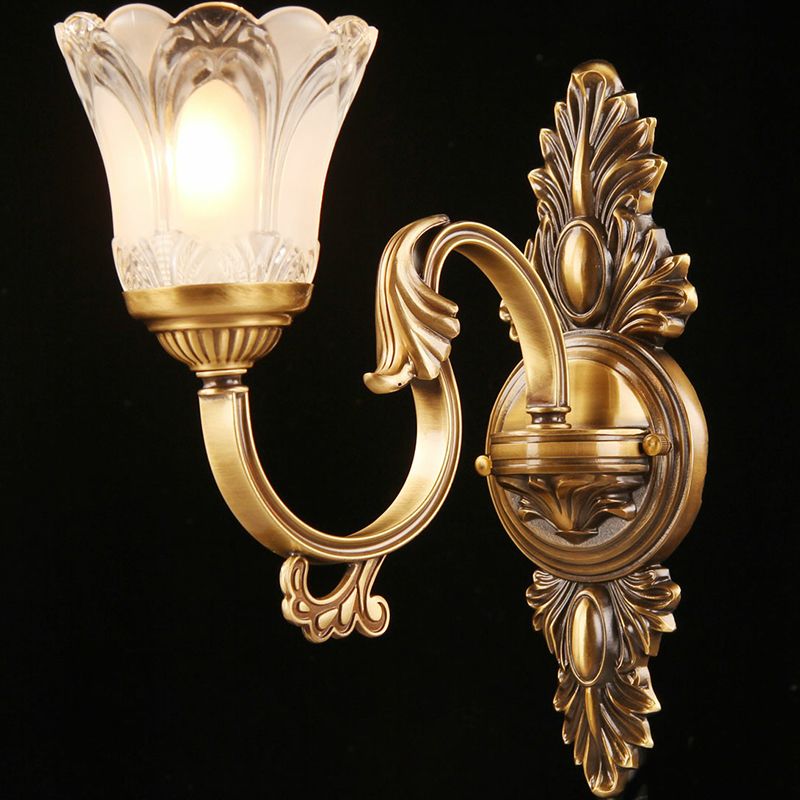 Single-bulb bloemenwand SCONCE Traditionele bronzen matwit glazen wandlampje voor gangpad